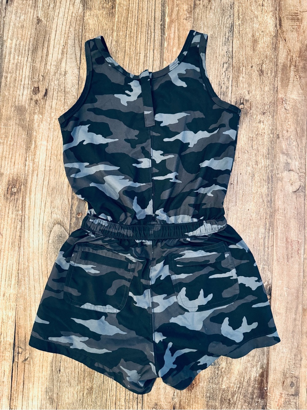 Athleta Girl Camo Romper XS 6 Drawstring Waist Zipper Pockets Black Gray - Picture 3 of 6